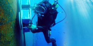 Hull Cleaning Underwater